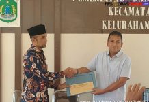 Isi Kekosongan Jabatan, Camat Bangil Serahkan SK Plt lurah Kersikan