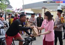 Polres Sumenep Bagikan Paket Takjil, Perkuat Sinergi Lintas Instansi di Bulan Ramadan