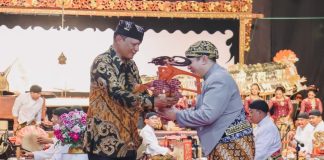 Kapolda Jatim Gaungkan Semangat Jogo Jawa Timur di Pagelaran Wayang Kulit Hari Bhayangkara ke – 80