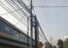 KABEL LABA-LABA LETJEN SUTOYO BLIMBING ANCAM PEJALAN KAKI, TROTOAR RUSAK DIBIARKAN