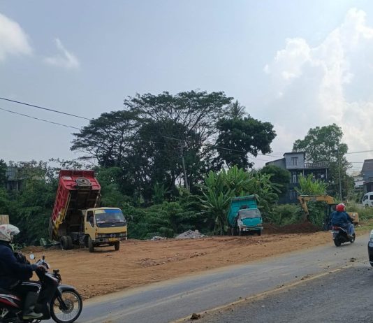 Proyek di Jalan Nasional III Talangagung Kepanjen Minim Rambu K3, Pengendara Keluhkan Debu dan Tanah Licin