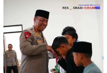 Revitalisasi Masjid Panggilan Sujud, Wakapolri Berbagi Kebahagiaan Bersama Anak-Anak Yatim