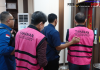 Penyerahan Tersangka dan Barang Bukti (Tahap II) Empat Orang Tersangka Perkara Penyimpangan Pertambangan PT AKT Kalteng