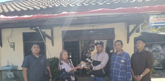 RESMI DAMAI! KASUS “FIF 2 SINGOSARI” SELESAI DI POLSEK. KORBAN TERIMA MOTOR + KOMPENSASI 25 JUTA