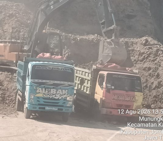 DIDUGA JUAL BELI TANAH! Aktivitas Galian di Kabuh Jombang Diangkut ke Urukan di Kudu