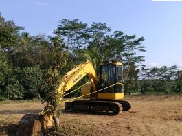 ADA EXCAVATOR DI LAHAN KADEMANGAN PAGELARAN, WARGA TANYAKAN LEGALITAS KEGIATAN
