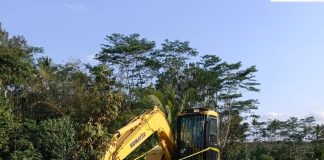 ADA EXCAVATOR DI LAHAN KADEMANGAN PAGELARAN, WARGA TANYAKAN LEGALITAS KEGIATAN