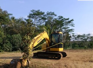 ADA EXCAVATOR DI LAHAN KADEMANGAN PAGELARAN, WARGA TANYAKAN LEGALITAS KEGIATAN