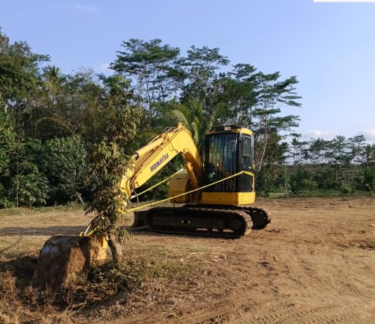 ADA EXCAVATOR DI LAHAN KADEMANGAN PAGELARAN, WARGA TANYAKAN LEGALITAS KEGIATAN