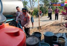 Polres Ponorogo Hadir Bawa Harapan Saat Kemarau Panjang, Salurkan 16 Ribu Liter Air Bersih untuk Warga Karangpatihan