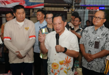 Mendagri Tinjau Bedah Rumah di Bukit Duri, Dorong Pemda Percepat Perbaikan Hunian Warga