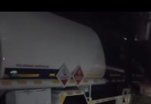 TERCYDUK! Truk Tangki Siluman K 9081 Y Pengangkut Solar Subsidi Parkir Tengah Malam di Kebun Tebu Mojoagung Jombang, Mafia BBM Main Bebas?