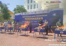 Pemkab Pasuruan Bersama Bea Cukai Pasuruan Musnahkan Jutaan Batang Rokok Ilegal