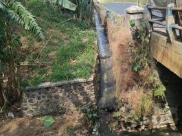 BUKTI BARU! SUNGAI SRIGADING LAWANG HITAM & BAU MENYENGAT. DIDUGA LIMBAH PABRIK AGAR-AGAR CV. SARI MUTIARA ABADI