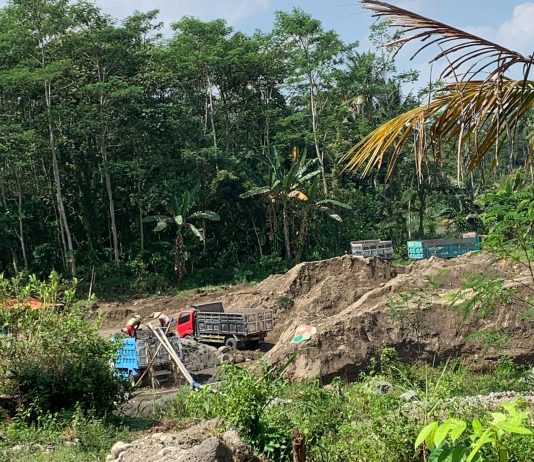 3 BULAN LAPORAN DIABAIKAN! TAMBANG GALIAN C ILEGAL DI NGLEGOK-PONGGOK BLITAR MASIH BEBAS BEROPERASI
