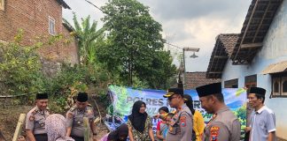 Polres Pasuruan Salurkan Air Bersih untuk Warga Terdampak Karhutla